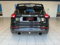 Usado Ford Focus RS 350 CV (257 kW) 2017 Negro Berlina