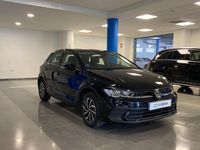 Usado VW Polo Life 95 CV (69 kW) 2023 Negro profundo efecto perla Utilitario