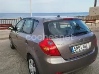 Usado Kia Ceed 90 CV (66 kW) 2008 Gris / plata Utilitario