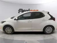 Usado Toyota Yaris Hybrid Active 116 CV (85 kW) 2025 Blanco Berlina