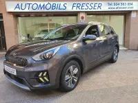 Usado Kia Niro 141 CV (103 kW) 2022 Gris / plata SUV
