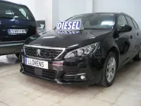 Usado Peugeot 308 Style 100 CV (73 kW) 2019 Negro Familiar