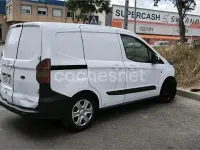 Usado Ford Tourneo Courier Trend 75 CV (55 kW) 2015 Blanco Monovolumen