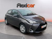 Usado Toyota Yaris Hybrid Active 100 CV (73 kW) 2019 Gris Utilitario