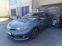 Usado Toyota Auris Hybrid 136 CV (100 kW) 2015 Azul Berlina