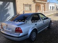 Usado VW Bora Highline 115 CV (84 kW) 2002 Gris / plata Berlina