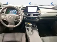 Usado Lexus UX Business Edition 184 CV (135 kW) 2022 Gris / plata SUV
