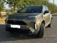 Usado Toyota Yaris Hybrid Active 92 CV (67 kW) 2024 Marrón Berlina