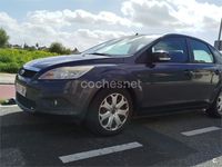 Usado Ford Focus Trend 90 CV (66 kW) 2010 Gris / plata Berlina