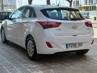 Usado Hyundai i30 100 CV (73 kW) 2016 Blanco Berlina
