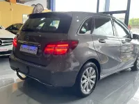 Usado Mercedes B180 109 CV (80 kW) 2015 Gris / plata Utilitario
