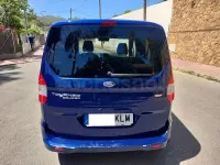 Usado Ford Tourneo Courier Trend 100 CV (73 kW) 2018 Azul Monovolumen
