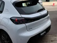 Usado Peugeot 208 Active 100 CV (73 kW) 2021 Blanco Utilitario