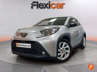 Usado Toyota Aygo Play 72 CV (52 kW) 2024 Gris / plata Utilitario