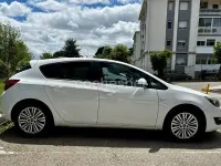 Używany Opel Astra Excellence 110 KM (80 kW) 2015 Biały Sedan/Limuzyna