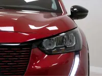 Usado Peugeot e-208 Allure 100 kW (136 CV) 2022 Rojo Utilitario