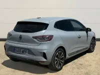 Usado Renault Clio Techno 90 CV (66 kW) 2024 Gris Utilitario