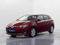 Usado Toyota Auris Hybrid Active 136 CV (100 kW) 2016 Rojo Berlina