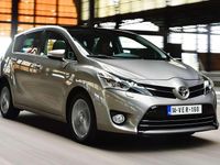 Usado Toyota Verso Business Edition 111 CV (81 kW) 2017 Rojo Monovolumen