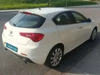 Usado Alfa Romeo Giulietta Distinctive 170 CV (125 kW) 2010 Blanco Utilitario