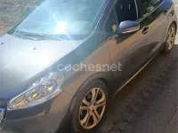 Usado Peugeot 208 Allure 92 CV (67 kW) 2012 Gris / plata Utilitario