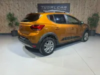 Usado Dacia Sandero Comfort 90 CV (66 kW) 2021 Naranja Berlina
