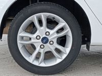 Usado Ford Fiesta Trend 95 CV (69 kW) 2017 Blanco Utilitario