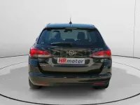 Usado Opel Astra 110 CV (80 kW) 2020 Negro Familiar