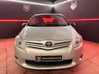 Usado Toyota Auris Eco 90 CV (66 kW) 2012 Gris / plata Berlina