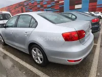 Usado VW Jetta Advance 105 CV (77 kW) 2012 Gris / plata Berlina