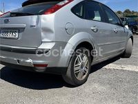 Begagnad Ford Focus Ghia 115 HK (84 kW) 2007 Grå Sedan