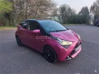 Usado Toyota Aygo X-cite 69 CV (50 kW) 2018 Rosa Utilitario