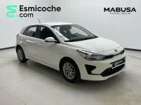 Usado Kia Rio 84 CV (61 kW) 2021 Blanco Berlina