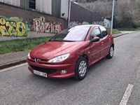 Usado Peugeot 206 90 CV (66 kW) 2005 Granate Berlina