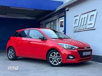 Usado Hyundai i20 100 CV (73 kW) 2019 Rojo Berlina