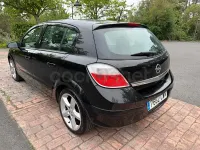 Usado Opel Astra Cosmo 125 CV (91 kW) 2004 Negro Berlina