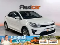 Usado Kia Rio 101 CV (74 kW) 2023 Blanco Berlina