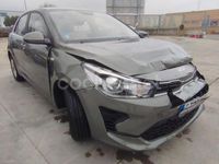 Usado Kia Rio 84 CV (61 kW) 2023 Gris / plata Berlina