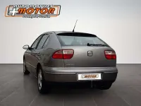 Usado Seat Leon 90 CV (66 kW) 2003 Gris Utilitario