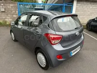 Usado Hyundai i10 Style 87 CV (63 kW) 2015 Gris / plata Utilitario