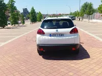 Usado Peugeot 2008 Signature Sky 100 CV (73 kW) 2019 Blanco SUV