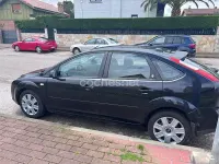 Usado Ford Focus Ghia 136 CV (100 kW) 2005 Negro Berlina