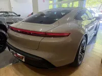 Usado Porsche Taycan 280 kW (381 CV) 2023 Gris crayón Berlina