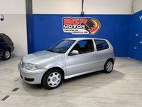 Usado VW Polo Trendline 75 CV (55 kW) 2001 Gris / plata Berlina