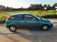 Usado Ford Focus Trend 100 CV (73 kW) 2000 Verde Berlina