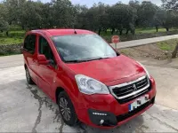 Usado Peugeot Partner Tepee Active 100 CV (73 kW) 2016 Rojo Monovolumen