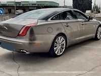 Usado Jaguar XJ Portfolio 275 CV (202 kW) 2010 Gris / plata Berlina