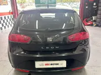 Usado Seat Leon Style 105 CV (77 kW) 2010 Negro Utilitario