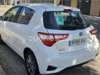 Usado Toyota Yaris Hybrid Active 100 CV (73 kW) 2018 Blanco Berlina