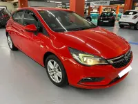 Usado Opel Astra Selective 105 CV (77 kW) 2018 Rojo Utilitario